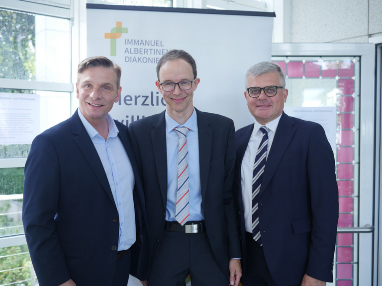(v.l.n.r.) Andreas Mende, IAD-Konzerngeschäftsführer, Thorsten Gerenkamp, IML-Geschäftsführer, und Matthias Scheller, ehem. IAD-Konzerngeschäftsführer (v.l.n.r.) Andreas Mende, IAD-Konzerngeschäftsführer, Thorsten Gerenkamp, IML-Geschäftsführer, und Matthias Scheller, ehem. IAD-Konzerngeschäftsführer