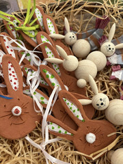 Osterhasen in verschiedenen Ausführungen Osterhasen in verschiedenen Ausführungen